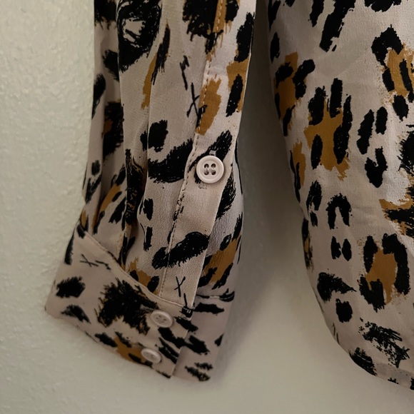 & Other Stories Leopard Animal Print 100% Silk Button Down Blouse - Picture 6 of 11
